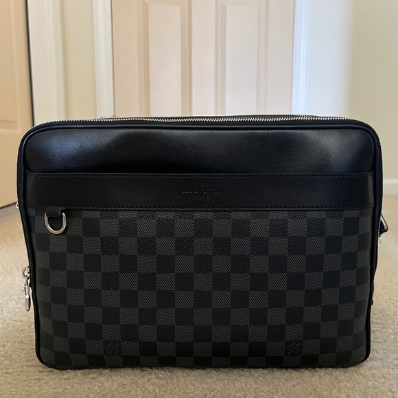 LOUIS VUITTON TROCADERO MESSENGER MM - Picture 1 of 3